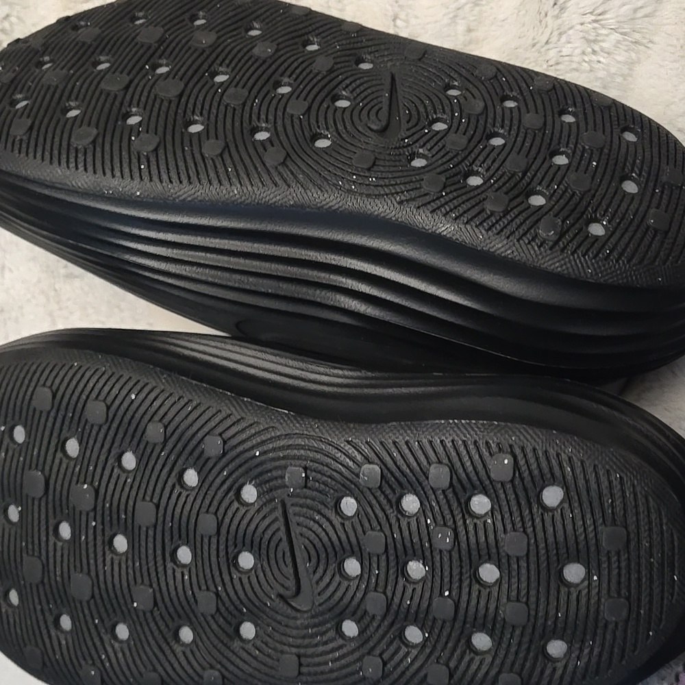 Nike Kids Gray Water Shoes with Green Swoosh - Picture 4 of 4